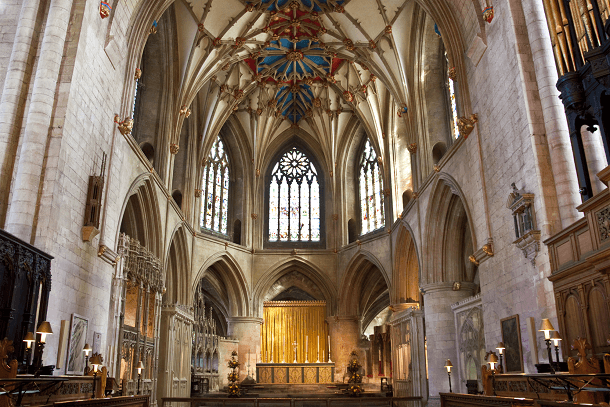 UK church to marry in alter at Tewkesbury abbey 
